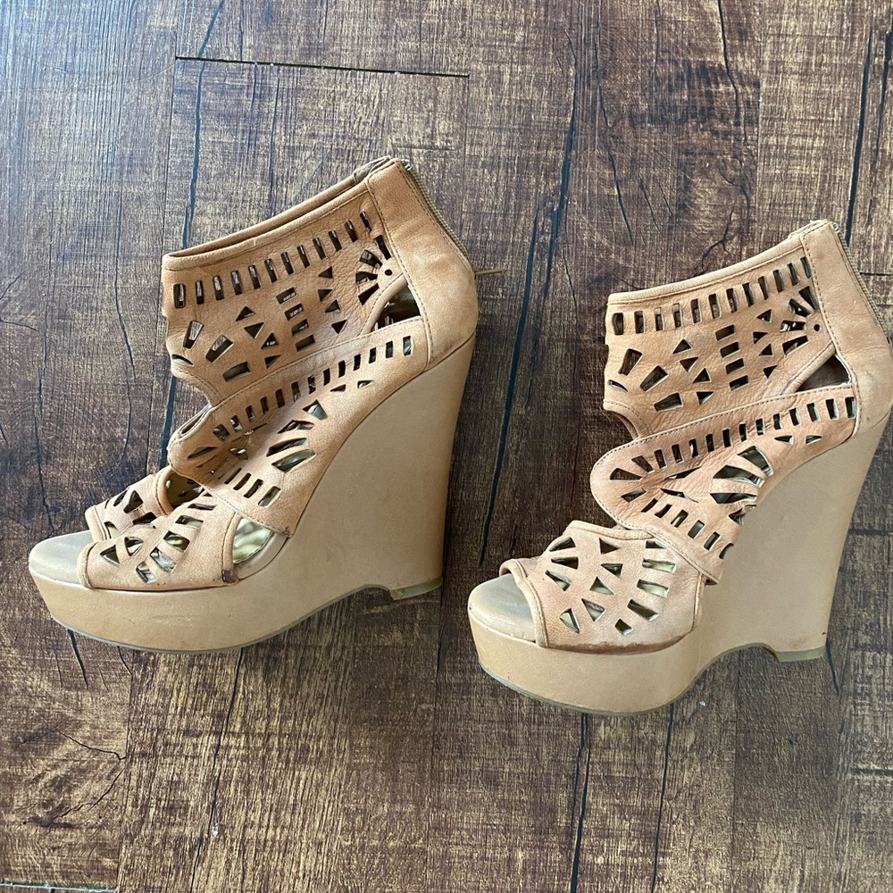 Gianni Bini brown open toe ADORABLE wedges size 7.5